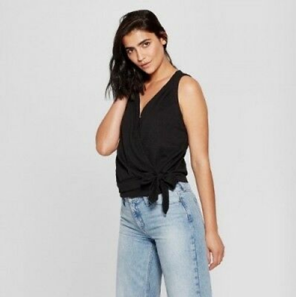 Universal Thread Black Sleeveless V-neck Blouse
